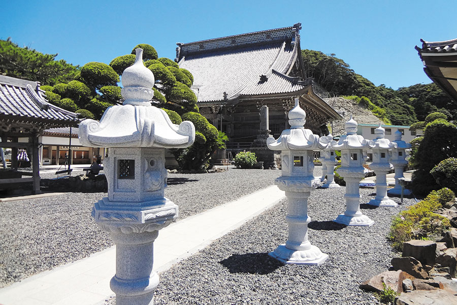 誕生寺の参道